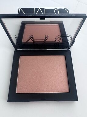 NARS Highlighting Powder - Fort de France.
